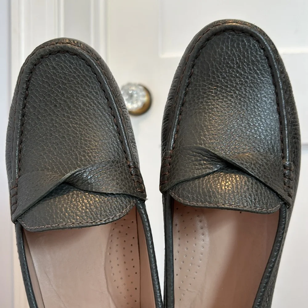 MJNY by Marc Joseph Beverely Road pebbled leather loafers in green / gray - Picture 10 of 15
